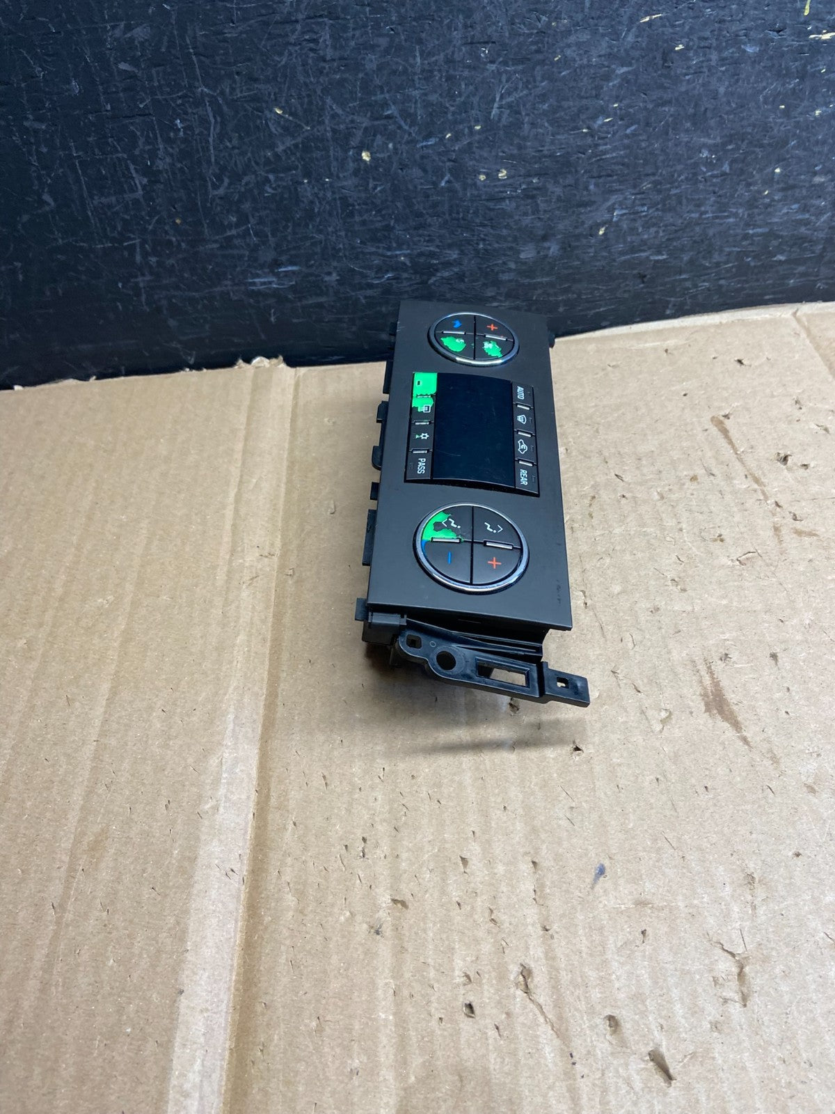 2012 to 2013 Chevrolet Avalanche 1500 Tahoe Climate Control A/C Panel AI2701 DG2