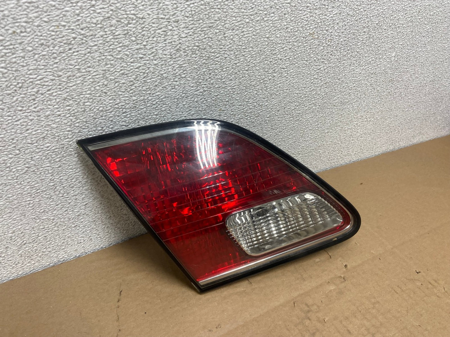2002 2003 2004 Lexus ES300 ES330 Left Driver Lh Inner Tail Light Oem AB6149 LK2