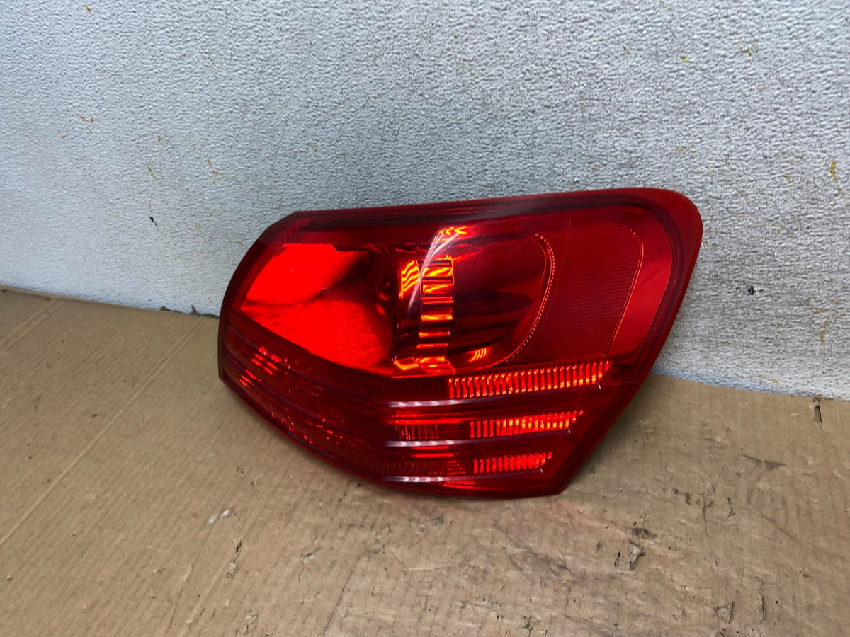 2008 to 2015 Nissan Rogue Right Passenger Rh Side Tail Light AI8308 LK1
