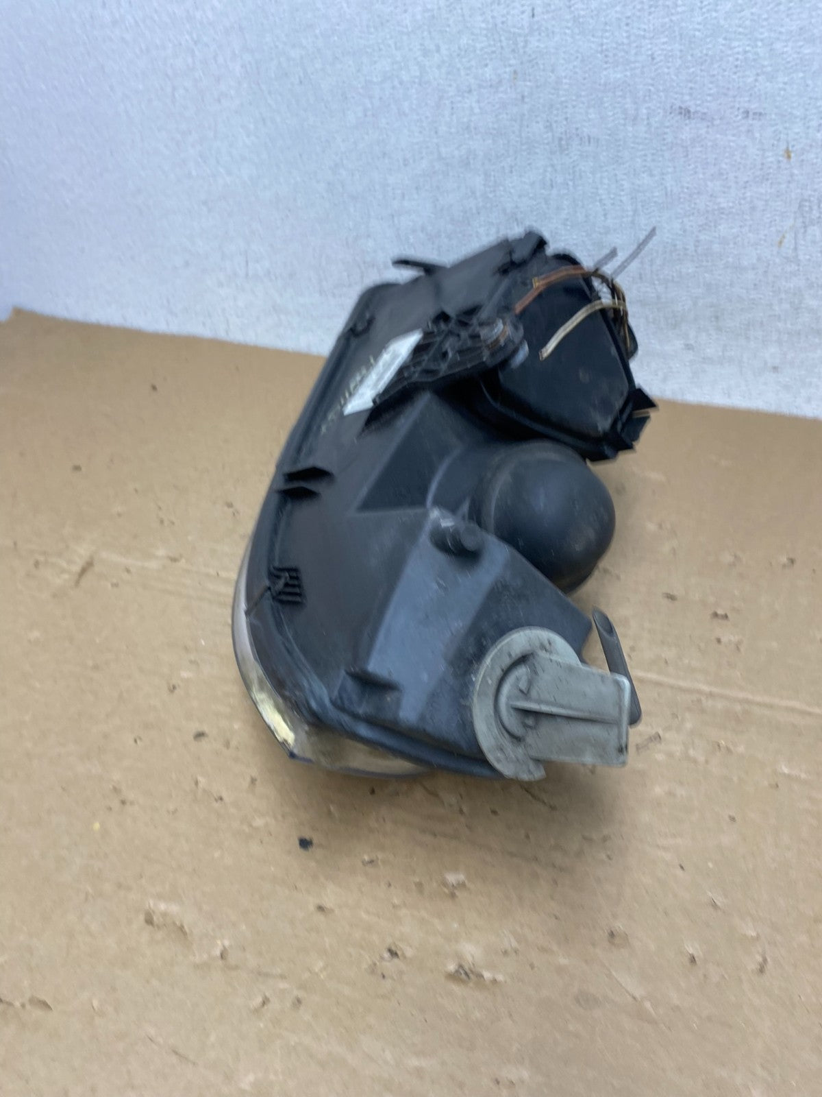 2001-2005 Volkswagen Passat Right RH Halogen Headlight AD4021 DW7
