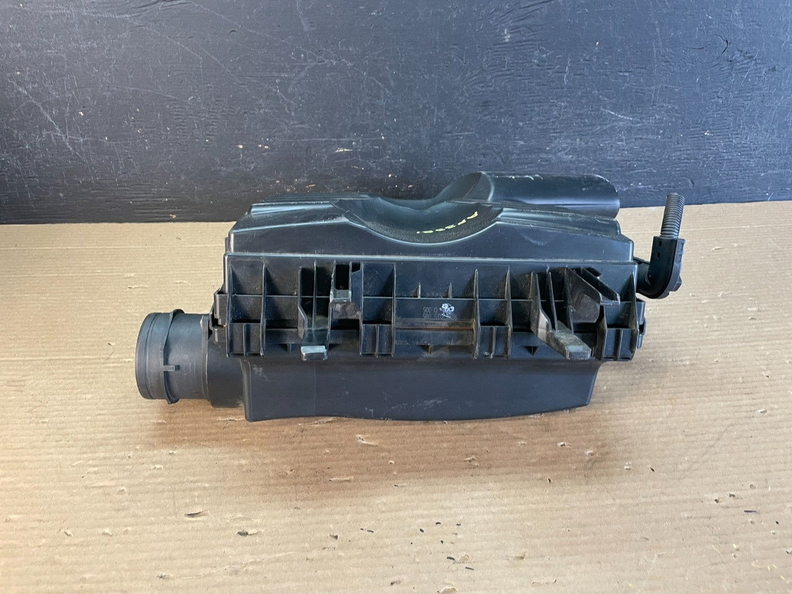 2010 to 2018 Mercedes-Benz Sprinter 2500 3.0L Air Cleaner Box AF3381 DW3