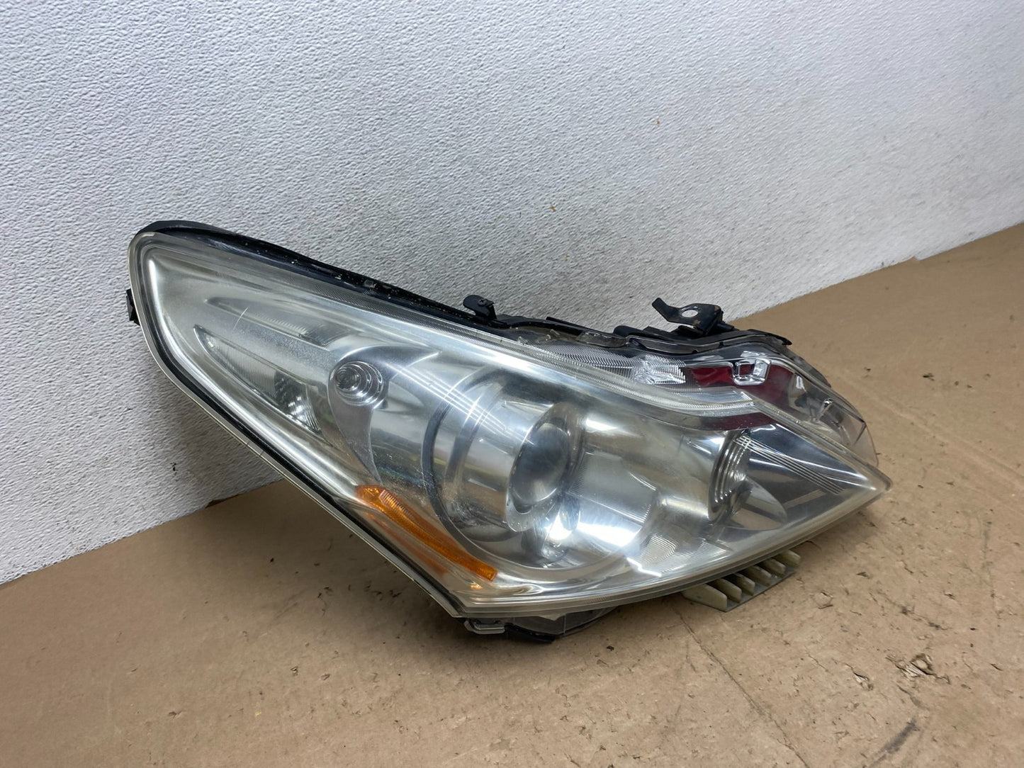2010-2012 Infiniti G37 Right Passenger Side Xenon HID Headlight AG5648 DW2