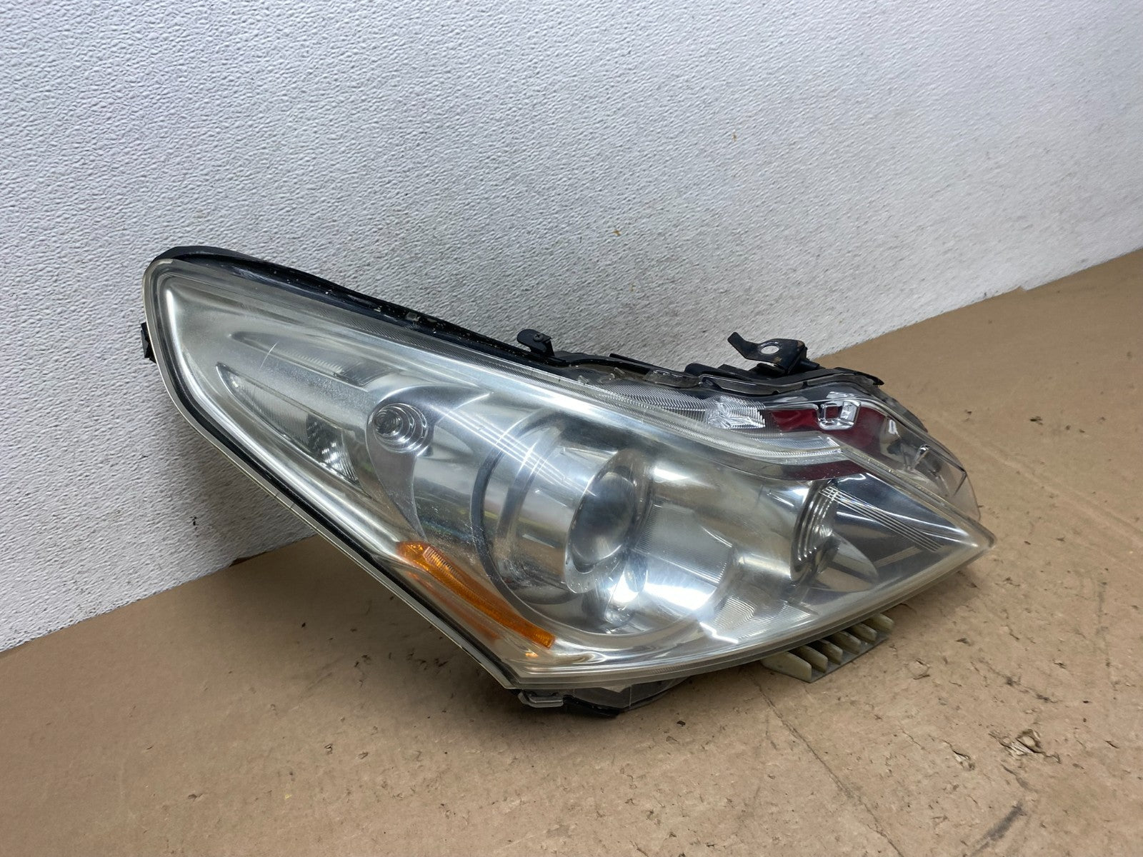 2010-2012 Infiniti G37 Right Passenger Side Xenon HID Headlight AG5648 DW2