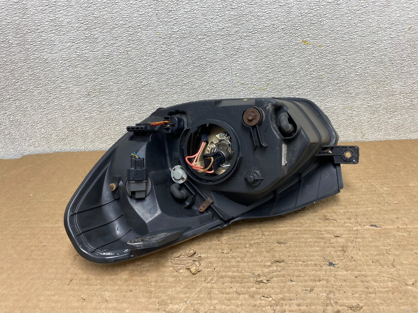 2006 to 2011 Hyundai Accent Sedan Right Passenger  Halogen Headlight Z3131 DW5