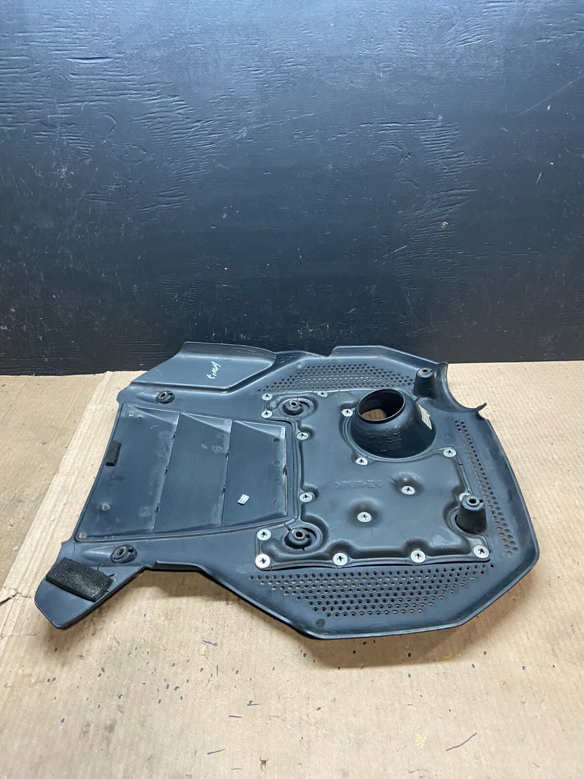 2006 to 2010 Hyundai Azera V6 Engine Motor Shield Cover OEM E4685 DG16