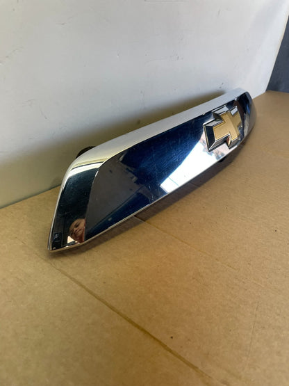 2013 to 2017 Chevrolet Traverse Liftgate Trunk Chrome Molding W/Camera ag9862 DG2