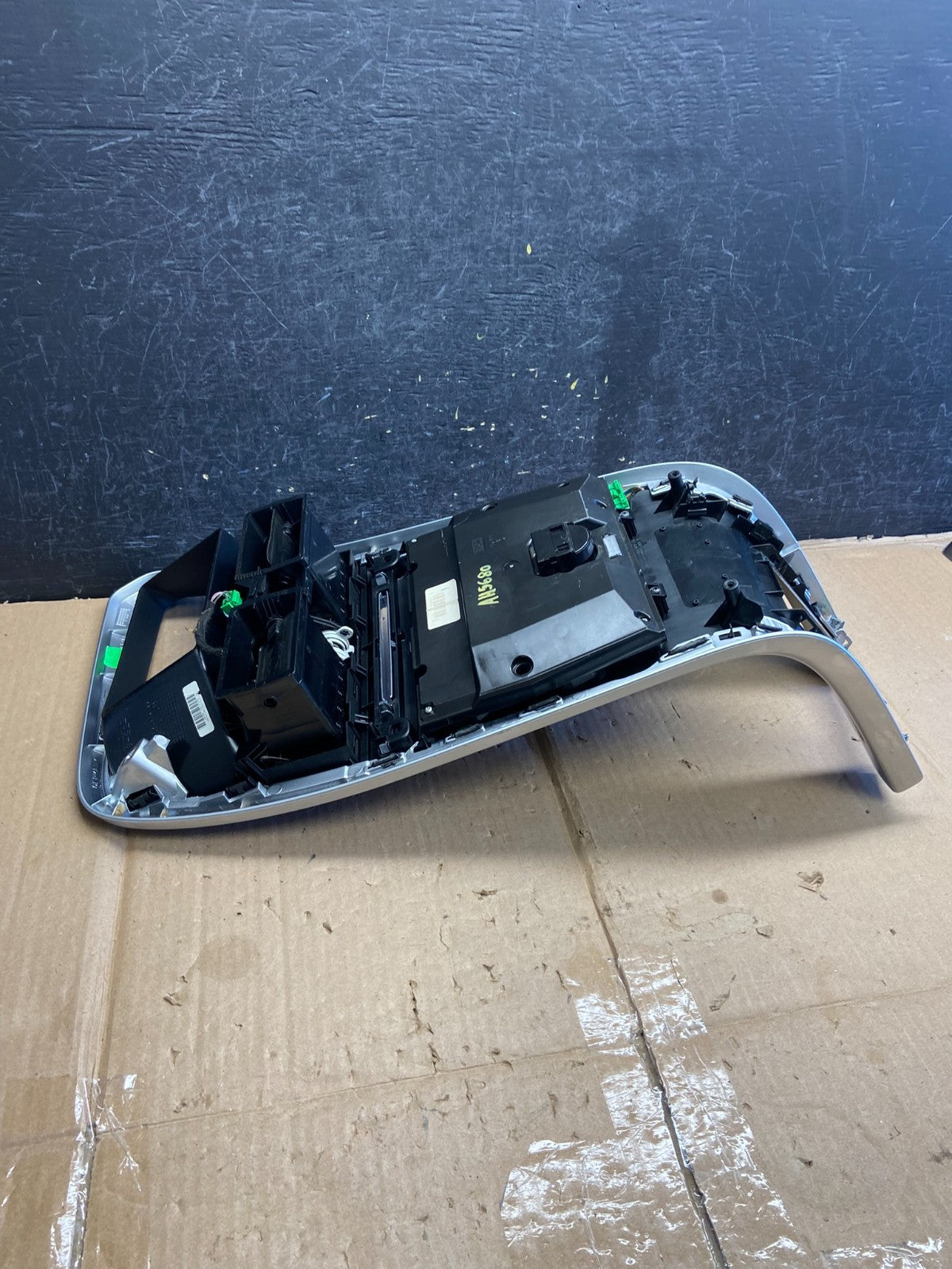 2011 to 2013 Volvo XC60 Climate Control Radio Bezel Panel Trim AH5680 DG4