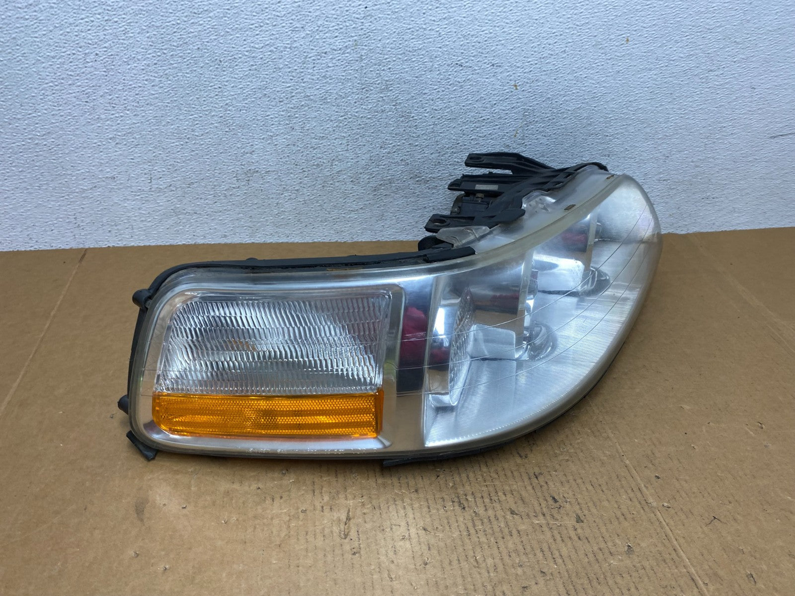 2005 to 2011 Lincoln Town Car Right Passenger Rh Side Headlight AE0514 DW2