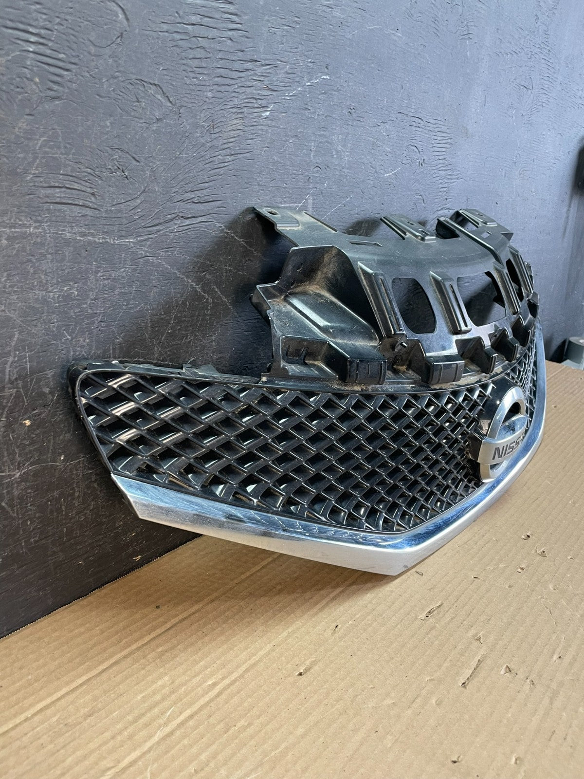 2015 - 2016 Nissan Versa Note Hatchback Front Upper Grill Grille AF3324 DG2