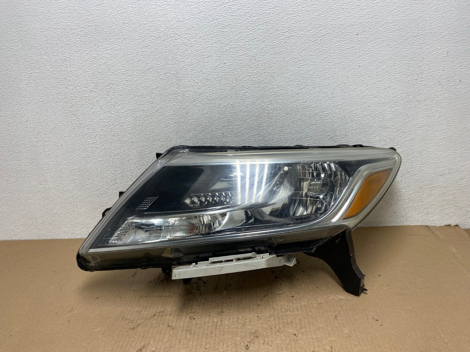2013 to 2016 Nissan Pathfinder Left Driver LH Headlight Halogen AE8826 LK0
