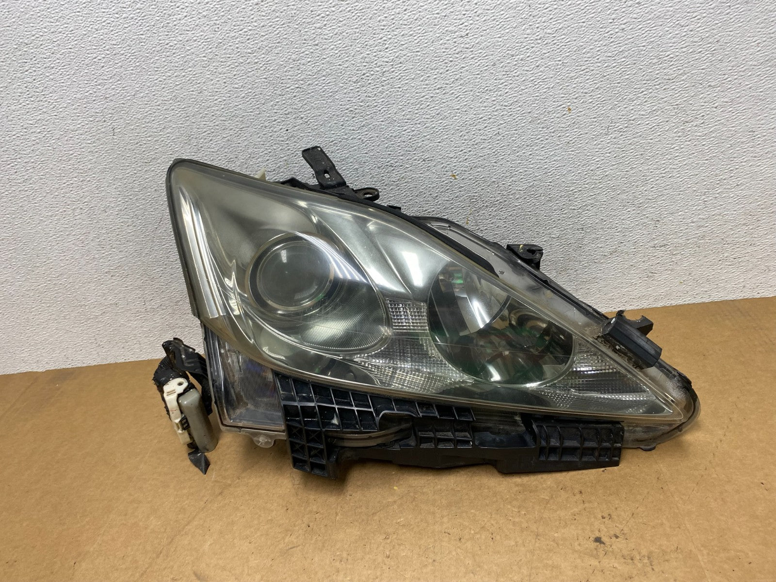 2006 - 2010 Lexus IS250 Right Passenger RH Side Xenon Headlight AE3171 DW0