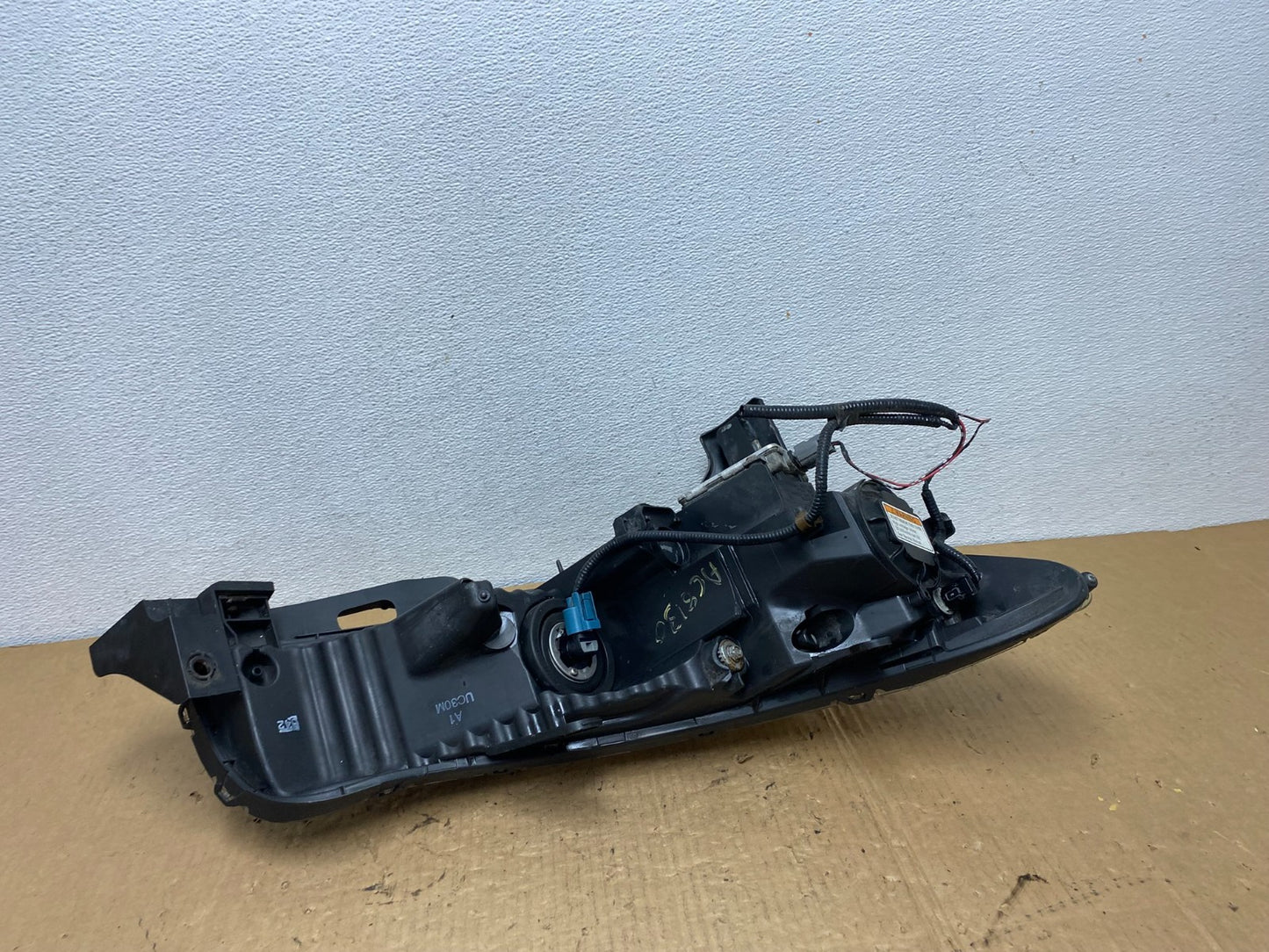 2009 to 2011 Acura TL Headlight Left Driver LH Side Xenon HID AC8130 DW5