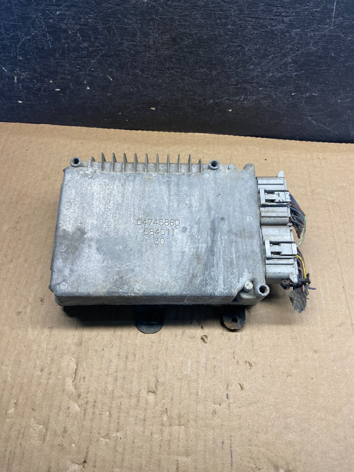 2002 Dodge Caravan Engine Control Unit ECU Module AF9237 DG0