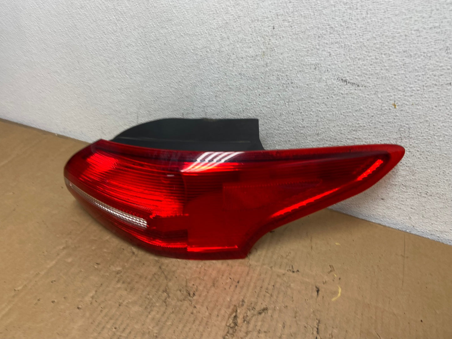 2015-2018 Ford Focus Sedan Halogen Tail Light Right Side Passenger AD1136 LK1