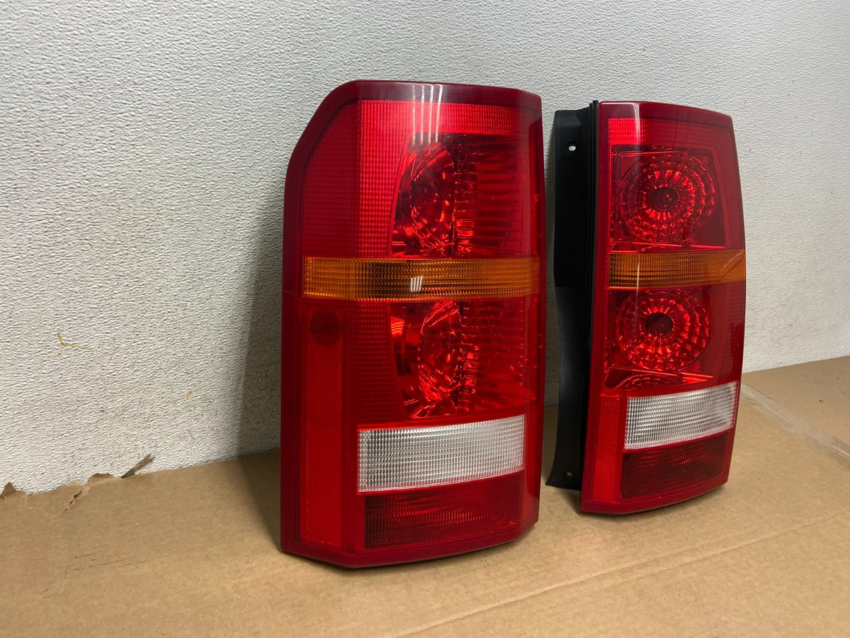 2005 - 2009 Land Rover LR3 Left+Right Side Tail Lights AH3098 DW1