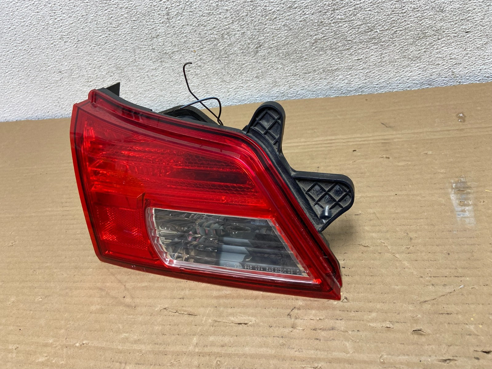 2010-2014 Subaru Outback Left Driver Lh Side Inner Tail Light AG8961 DW2