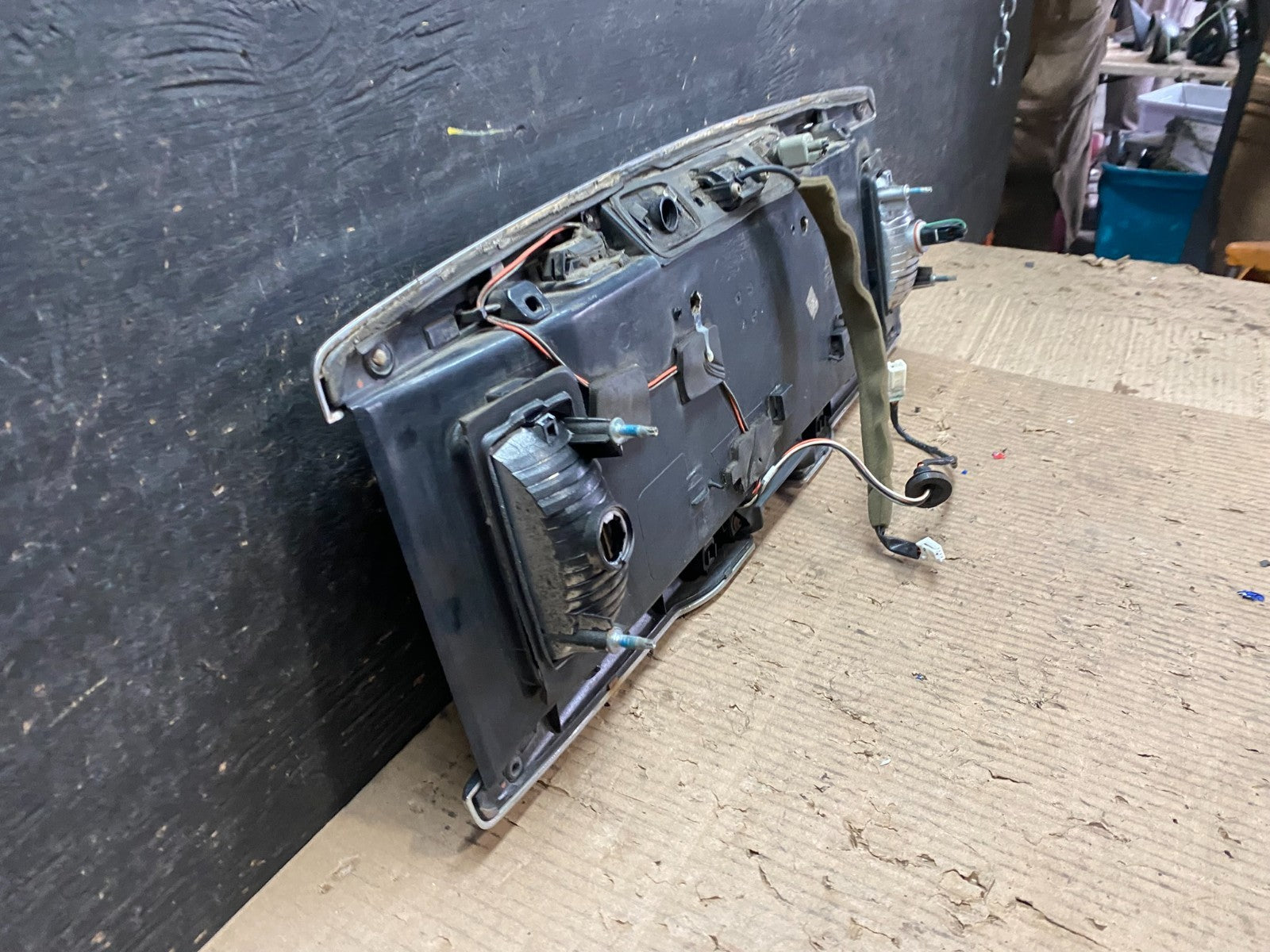2004 to 2007 Infiniti QX56 License Plate Bracket With Camera OEM  W9979 DG8