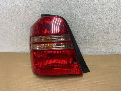 2001 2002 2003 Toyota Highlander Left Driver LH Tail Light AG8912 DW2