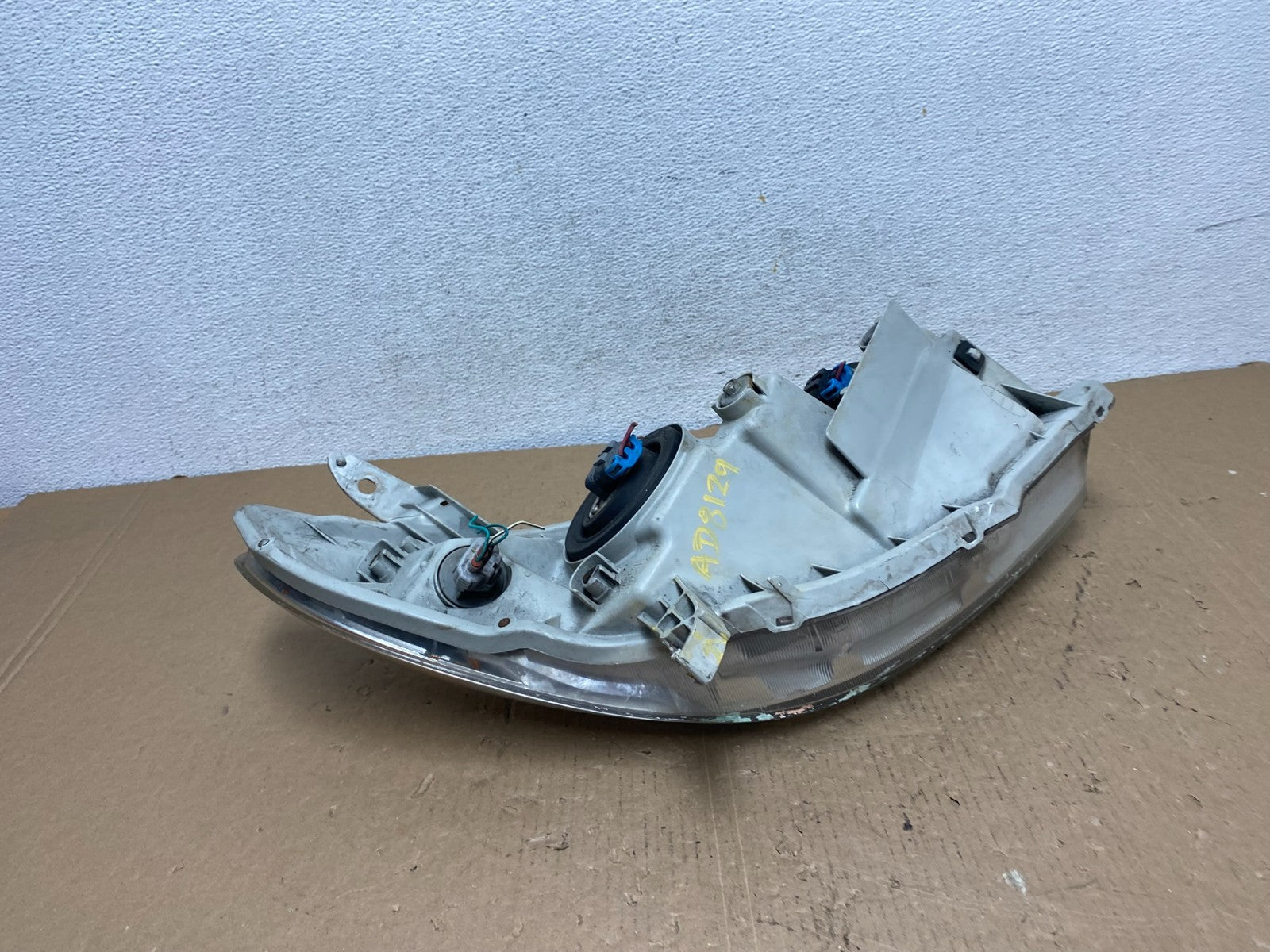 2003 to 2008 Toyota Matrix Left LH Side Halogen Headlight AD8129 DW9