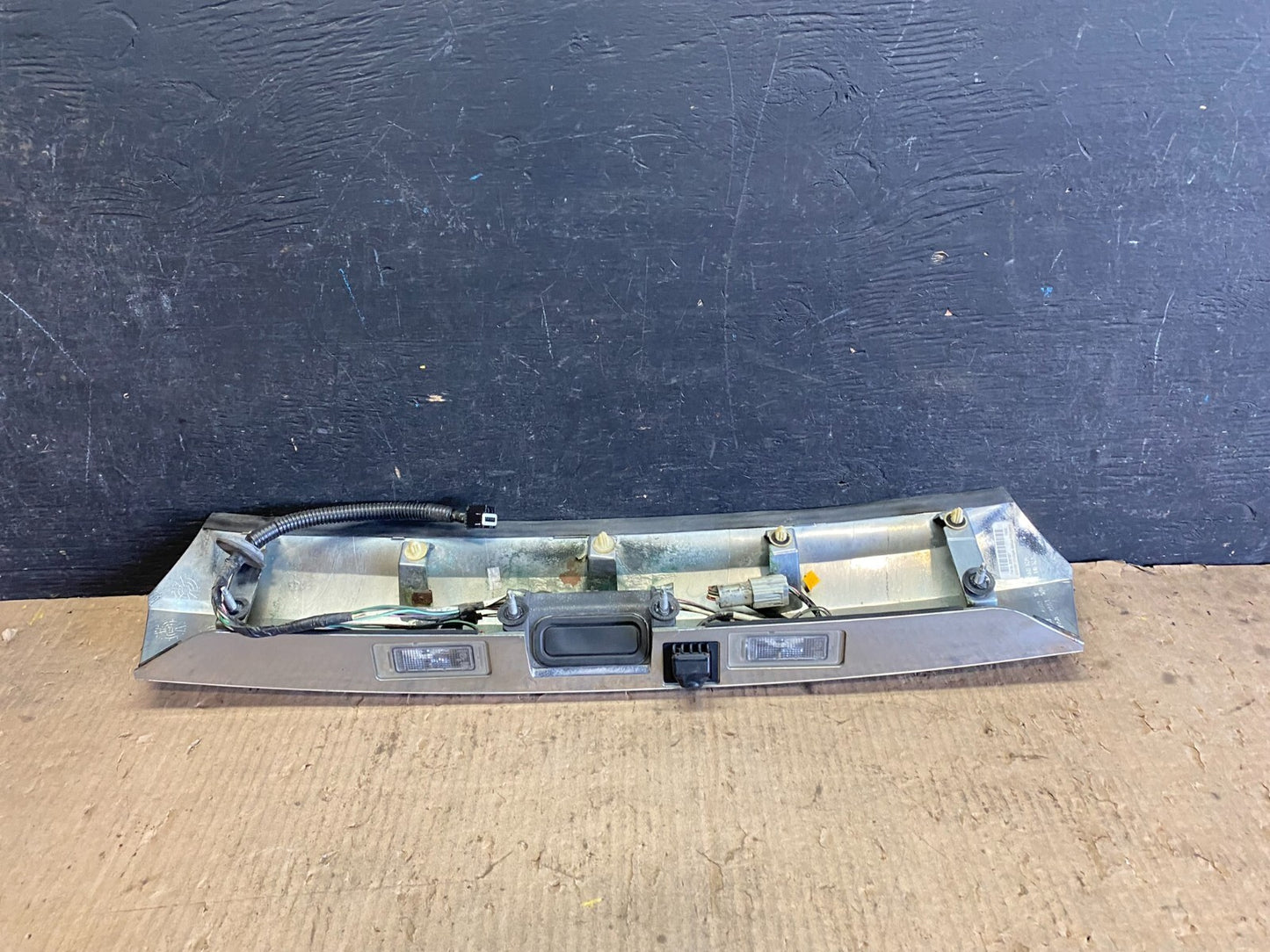 2011-2015 GMC Terrain Tailgate Liftgate Molding with Camera j0900 PS4