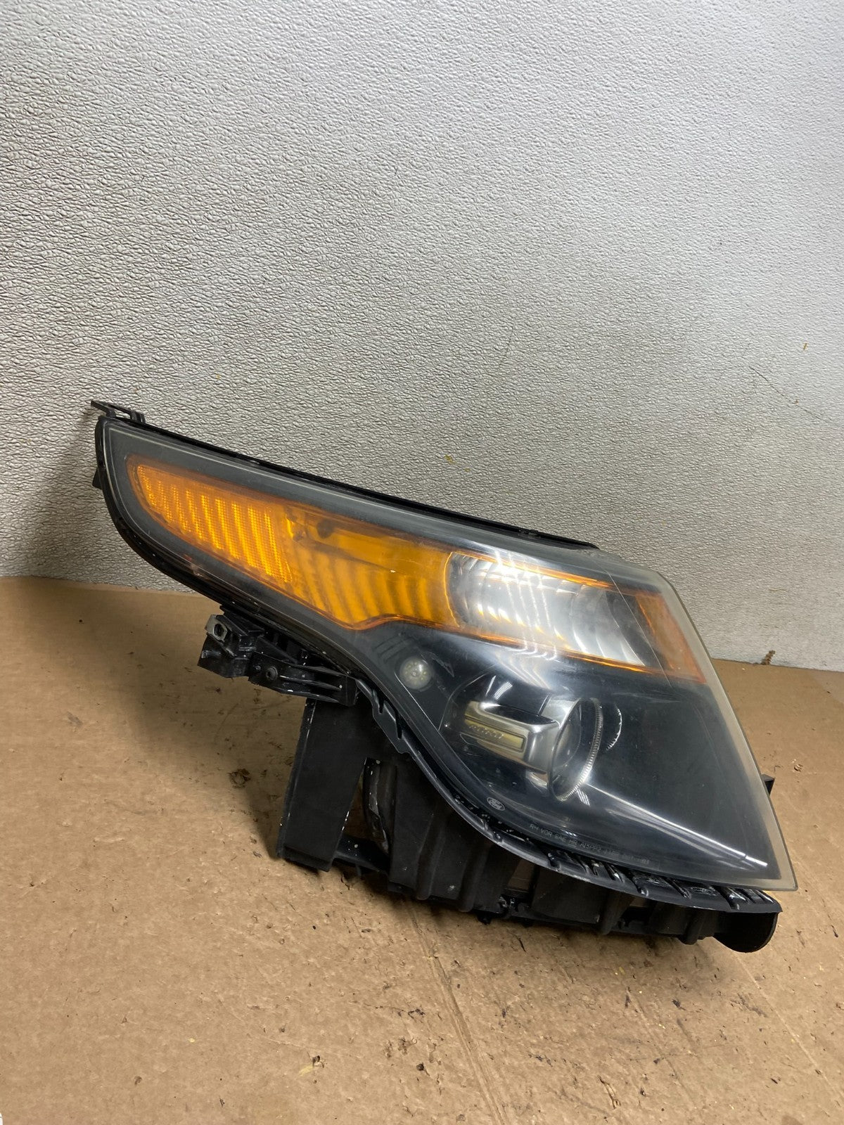 2011 to 2015 Ford Explorer Right Passenger Halogen Headlight Oem AA4228 DW2
