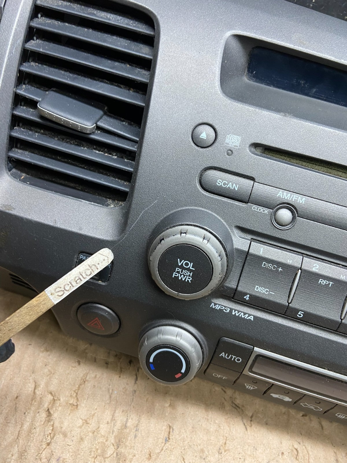 2006 - 2011 Honda Civic Radio AM/FM Climate Control Air Vent Bezel Y7786 DG2