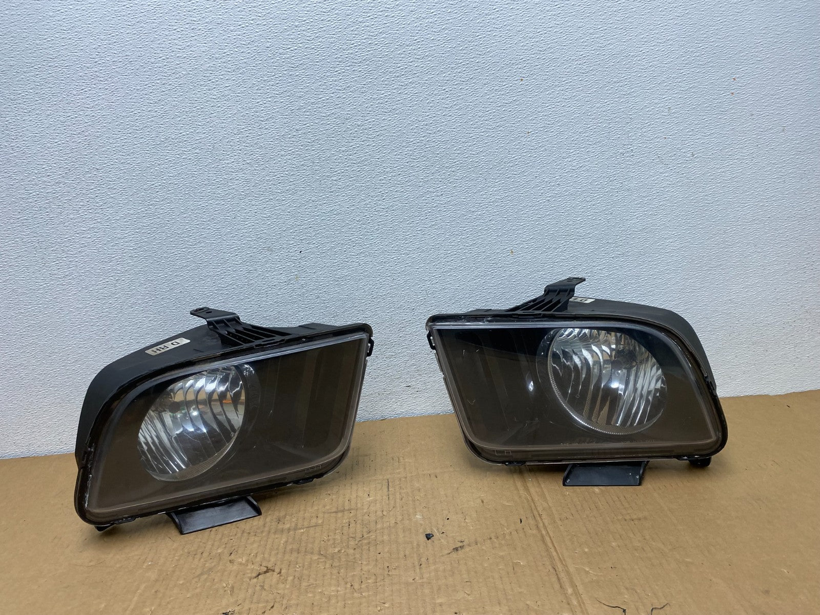 2005 to 2009 Ford Mustang Left+Right Set Side Black Halogen Headlights AC7627 DW0