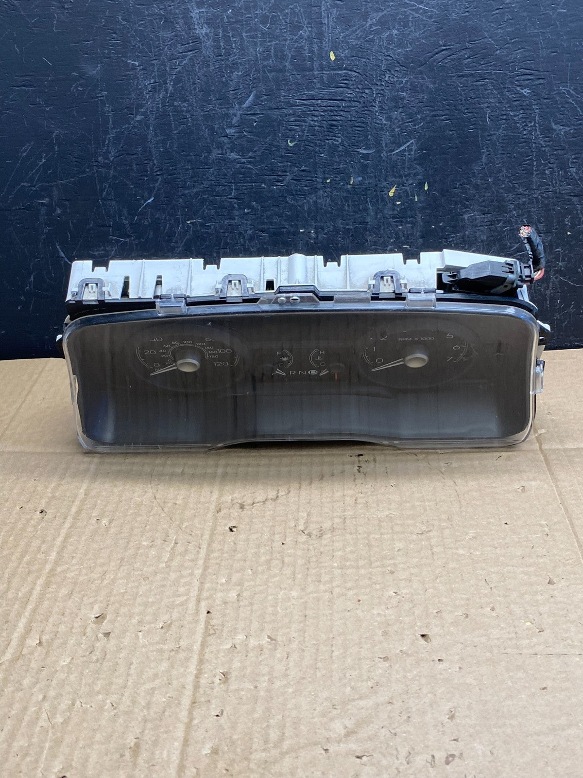 2009 to 2010 Mercury Marquis Speedometer Cluster Gauge ac9395 DG0