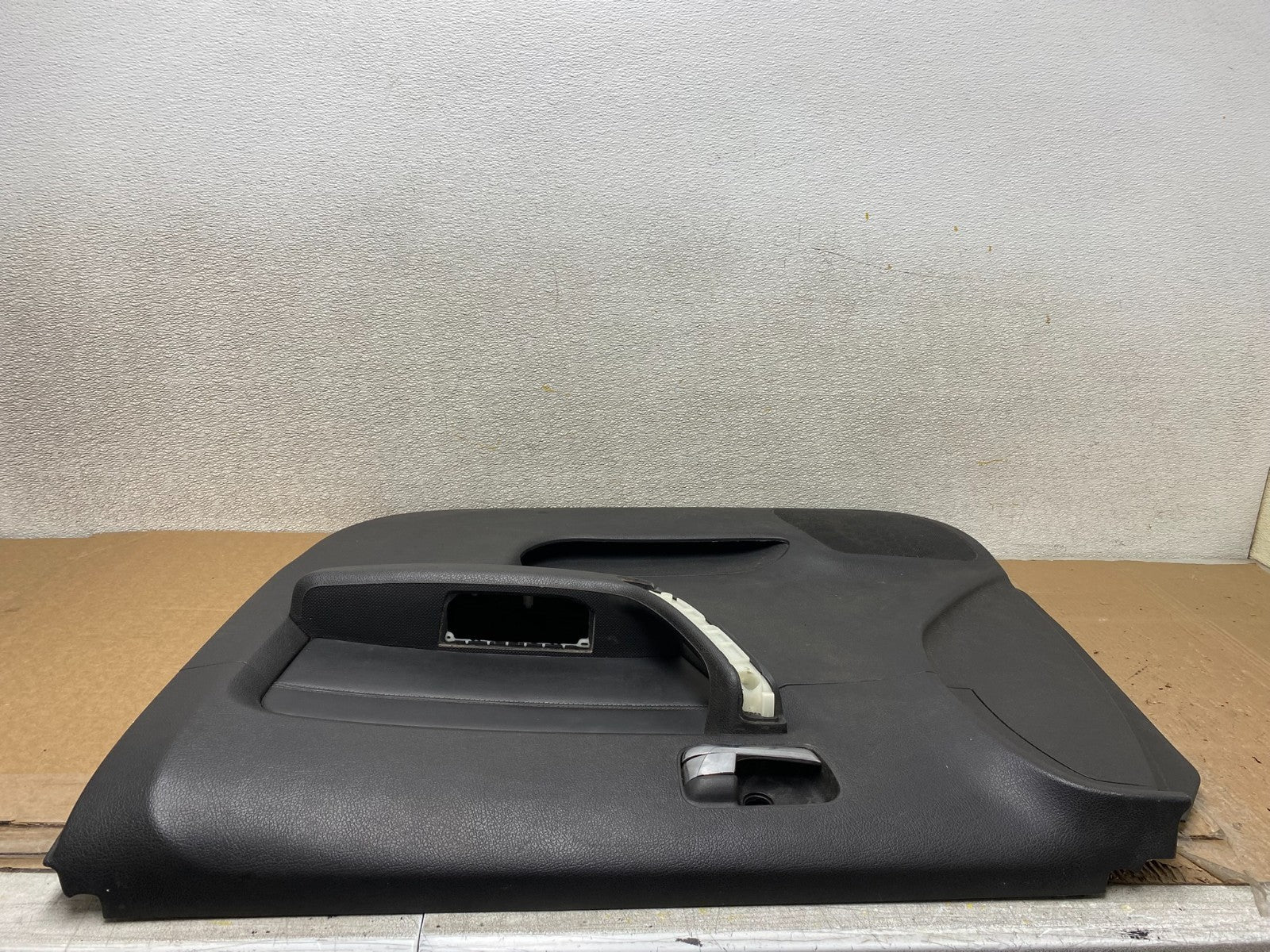 2006 to 2010 Hummer H3 Front Right Passenger Interior Door Panel OEM Z1280 DG7
