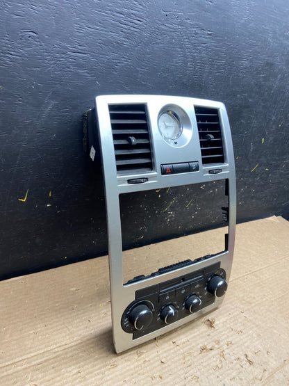 2005 to 2007 Chrysler 300 Dash Heater A/C Climate Control Radio Panel W3062 DG3