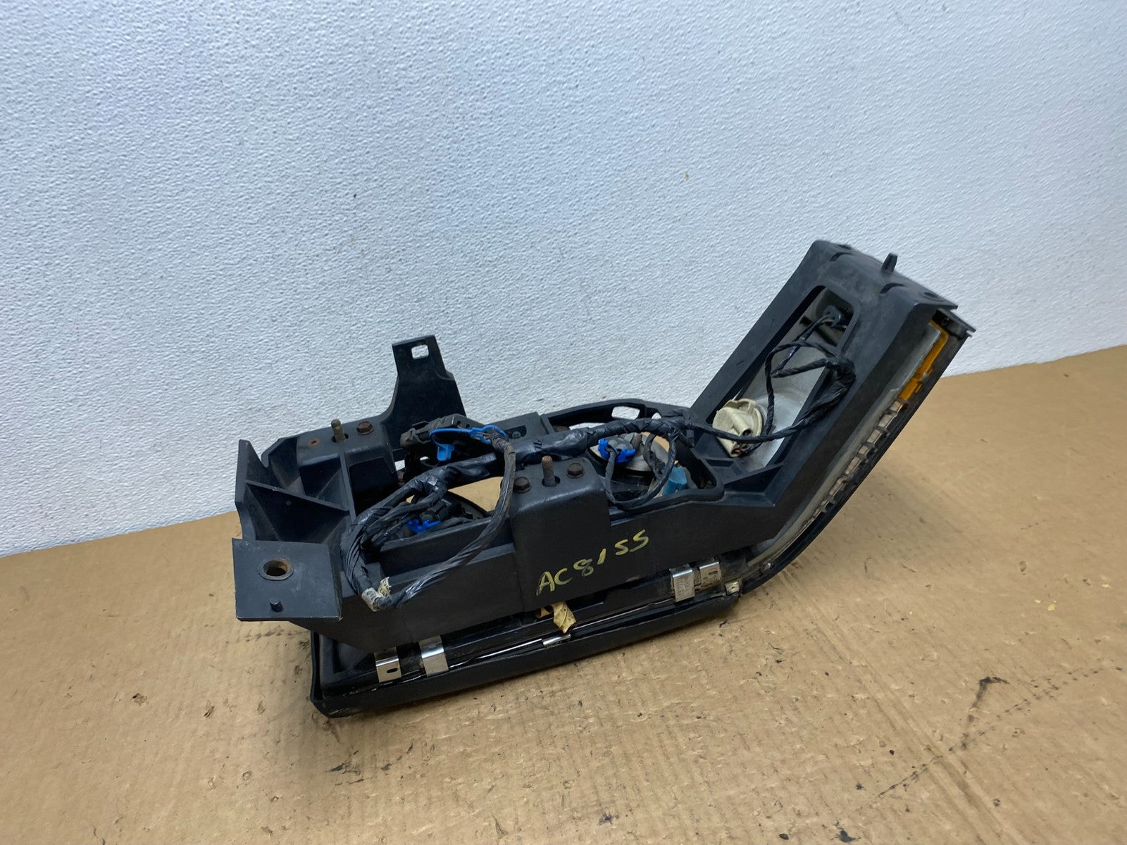 1994 1995 1996 Cadillac Deville Right Passenger Halogen Headlight AC8155 DW6
