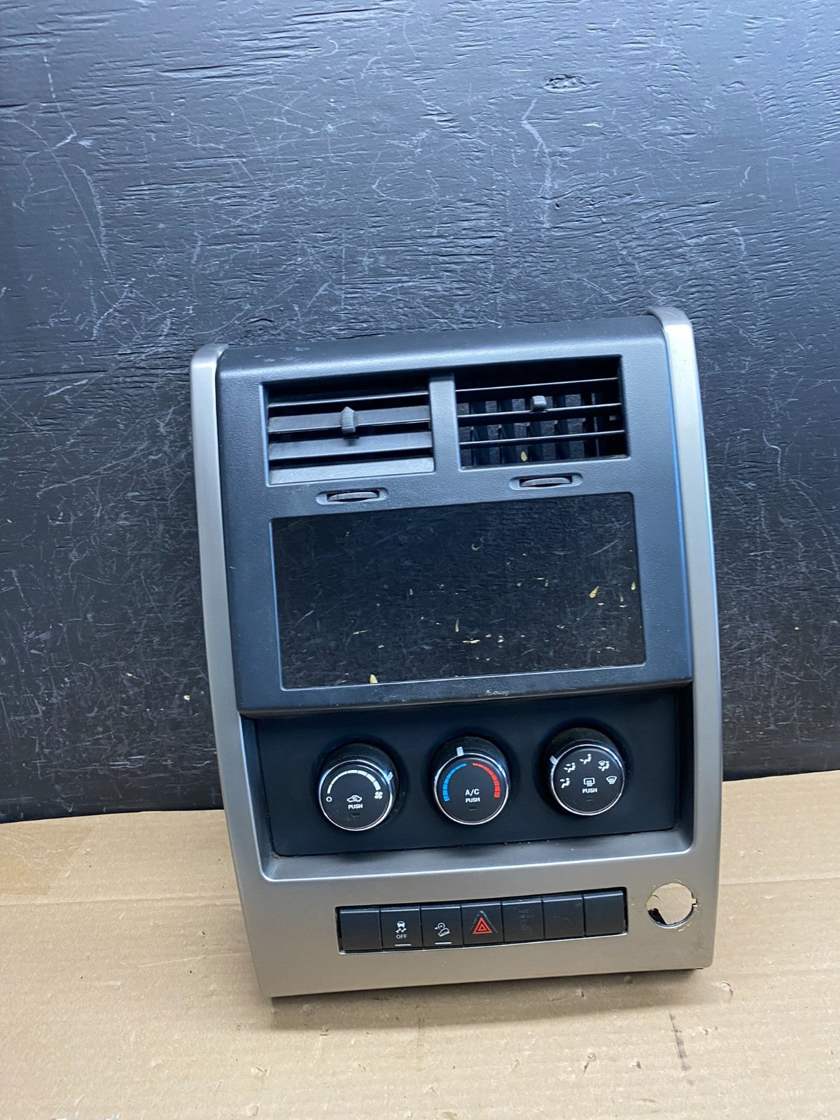 2008 to 2012 Jeep Liberty Dash Climate Temperature Control Radio Bezel AG5266 DG0