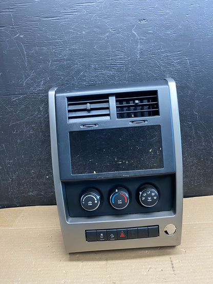 2008 to 2012 Jeep Liberty Dash Climate Temperature Control Radio Bezel AG5266 DG0