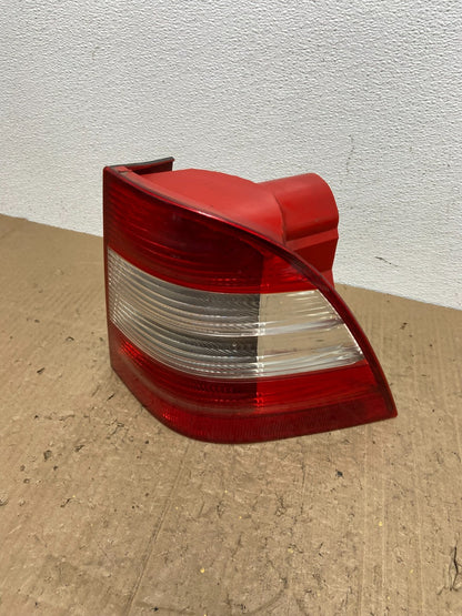 2002-2005 Mercedes ML 350 Ml-Class Right Passenger Rh Side Tail Light AB9868 DW0