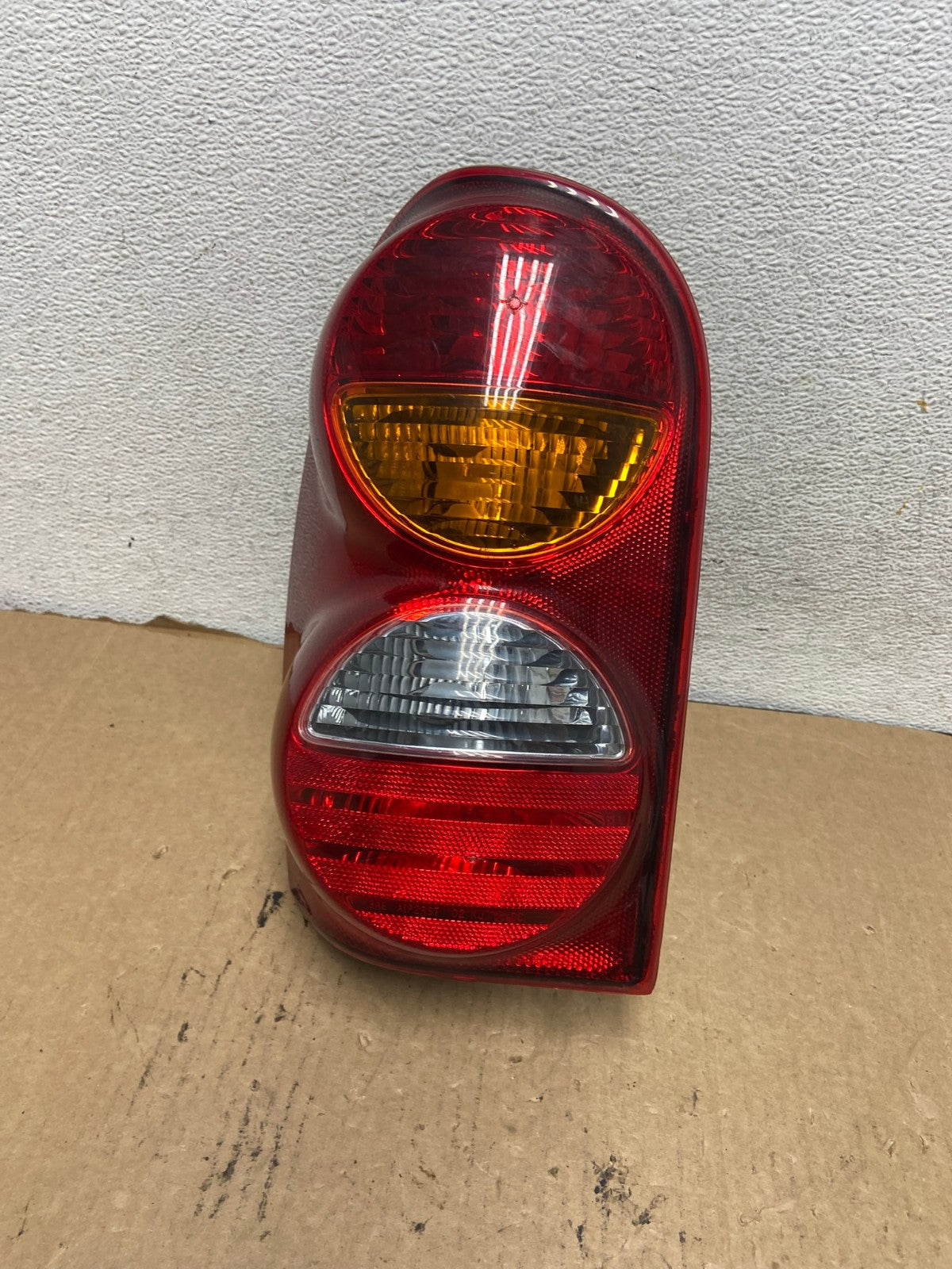2002 2003 2004 Jeep Liberty Left Driver LH Side Tail Light AG2109 LK0