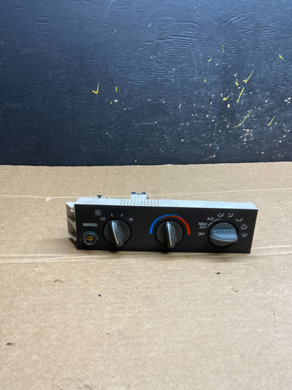 2001 - 2007 GMC Chevrolet Express 1500 Climate Control A/C W6446 DG0