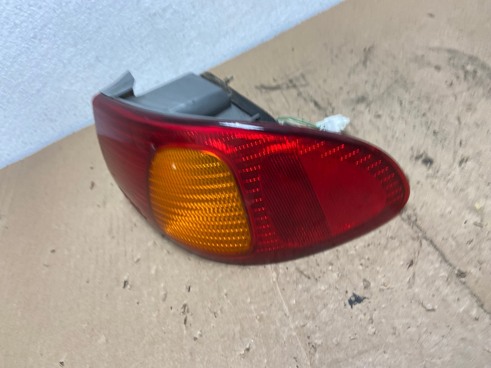 1998 1999 2000 Toyota Corolla Right Passenger Side Tail light AC7329 LK1