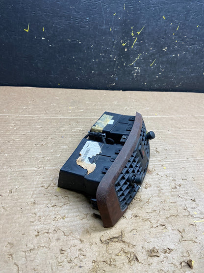 2004 to 2009 Cadillac SRX Front Center Dash A/C Air Vent W3084 DG2