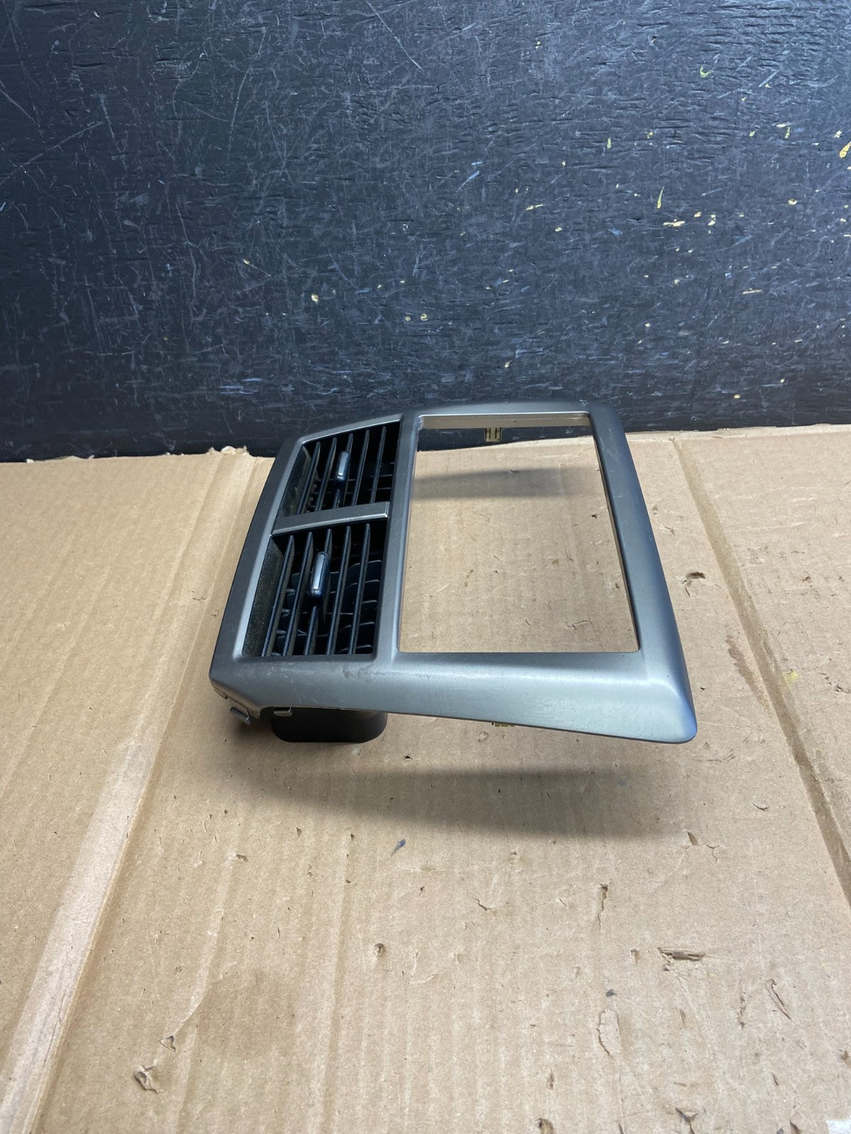 2010 to 2011 Subaru Forester Dash Radio Trim Bezel Center Vent AH5633 DG2