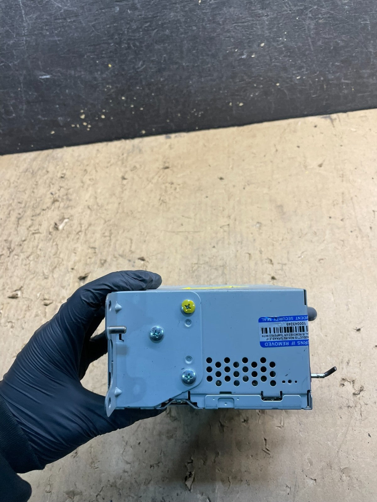 2016 to 2017 Ford Explorer Audio Equipment Radio Receiver AM FM CD w6942 DG1