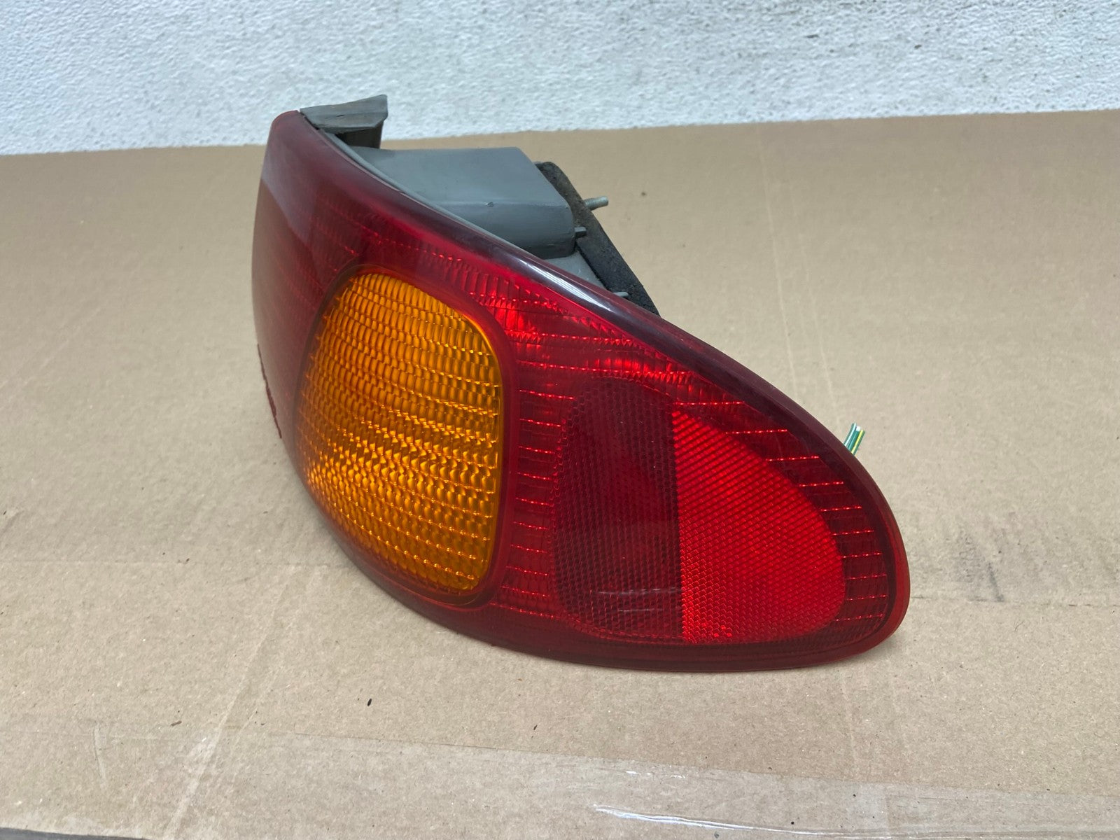 1998 1999 2000 Toyota Corolla Right Passenger Side Tail light AE6617 LK1