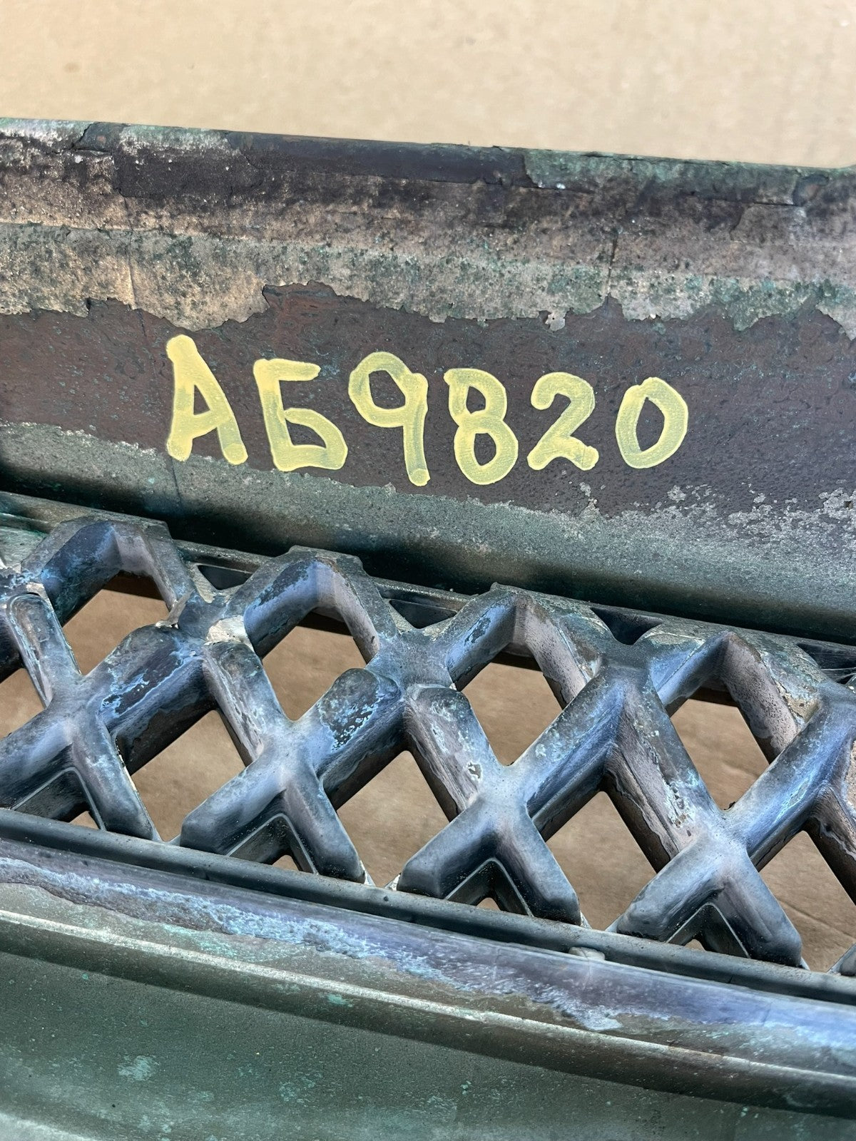 2006 to 2007 Toyota Highlander Front Upper Grille Grill With Emblem AG9820 DG5