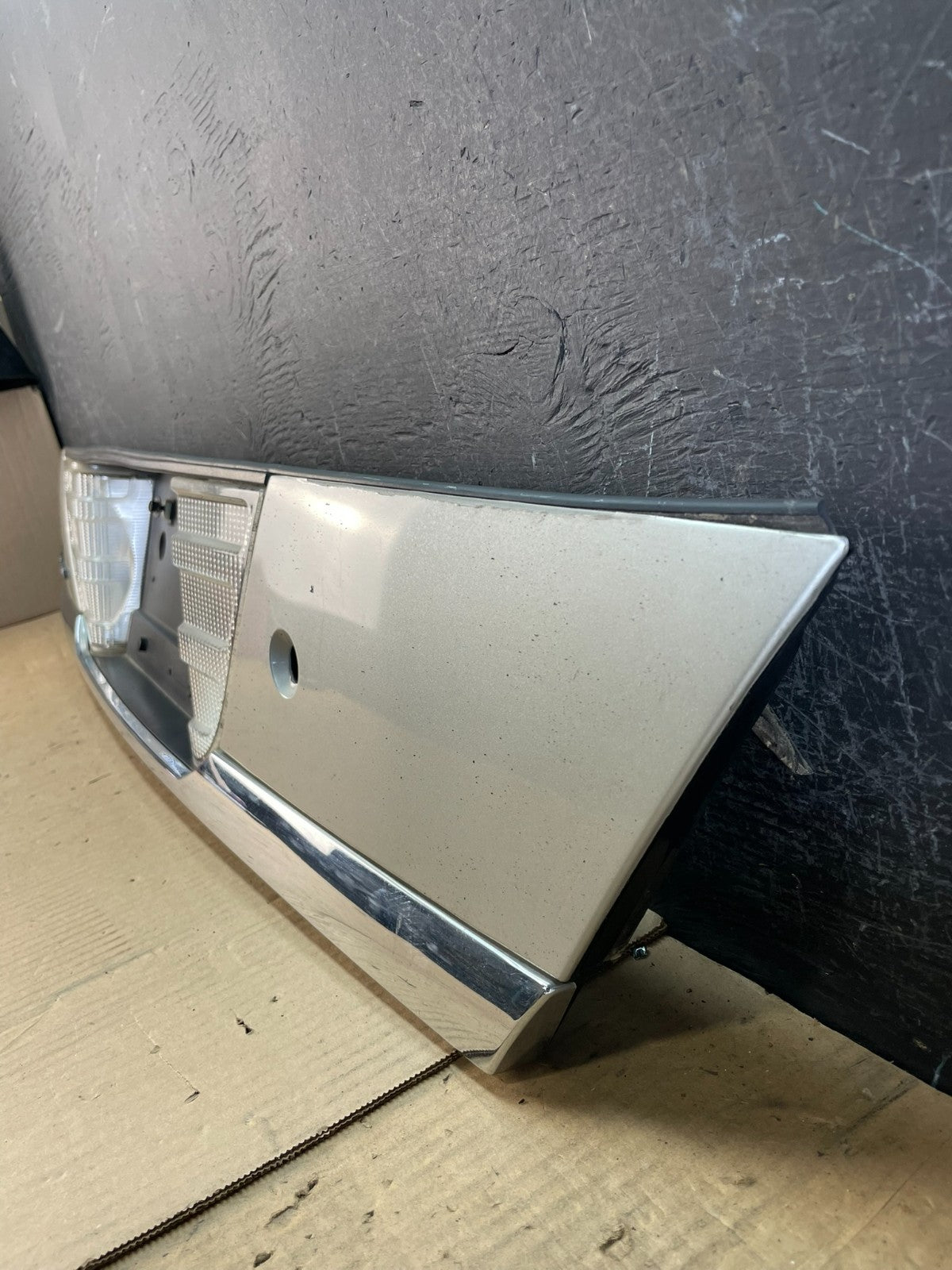 1998 - 2011 Ford Crown Victoria Trunk Rear Garnish License Plate Panel AD5860 DG1