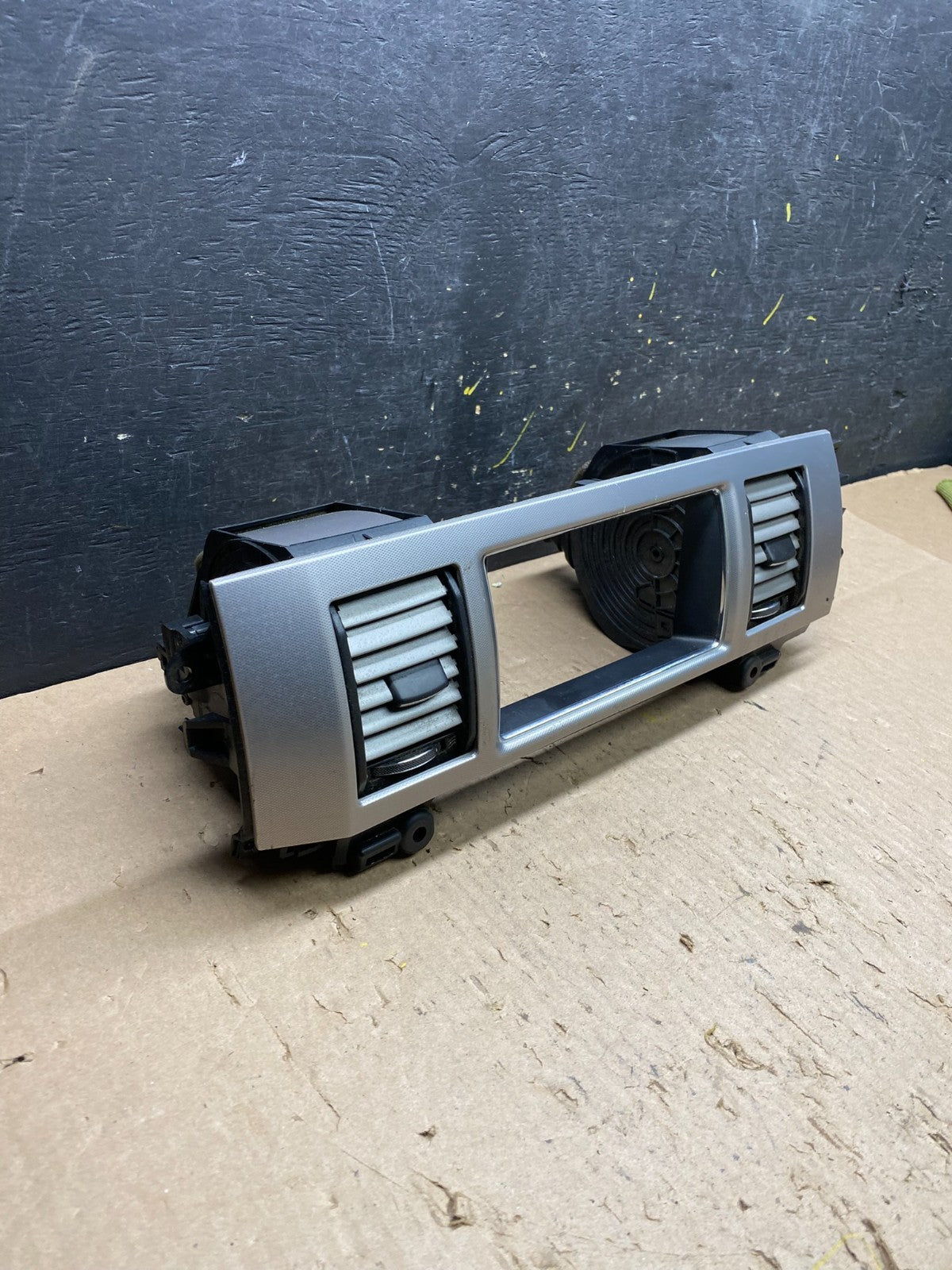 2008 to 2015 Jaguar XF Jaguar XF Center Radio Bezel Dash Air Vent t5844 DG1