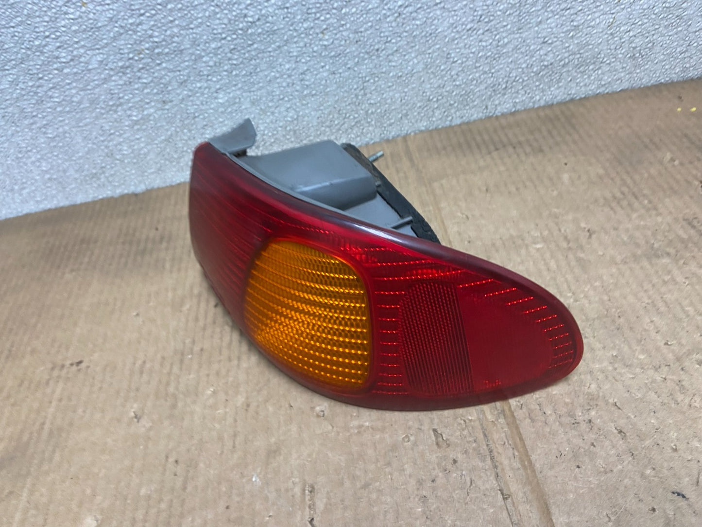 1998 1999 2000 Toyota Corolla Right Passenger Side Tail light OEM AA6454 LK1