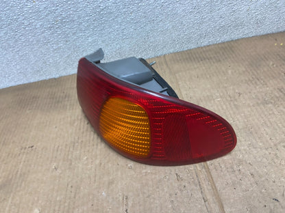1998 1999 2000 Toyota Corolla Right Passenger Side Tail light OEM AA6454 LK1