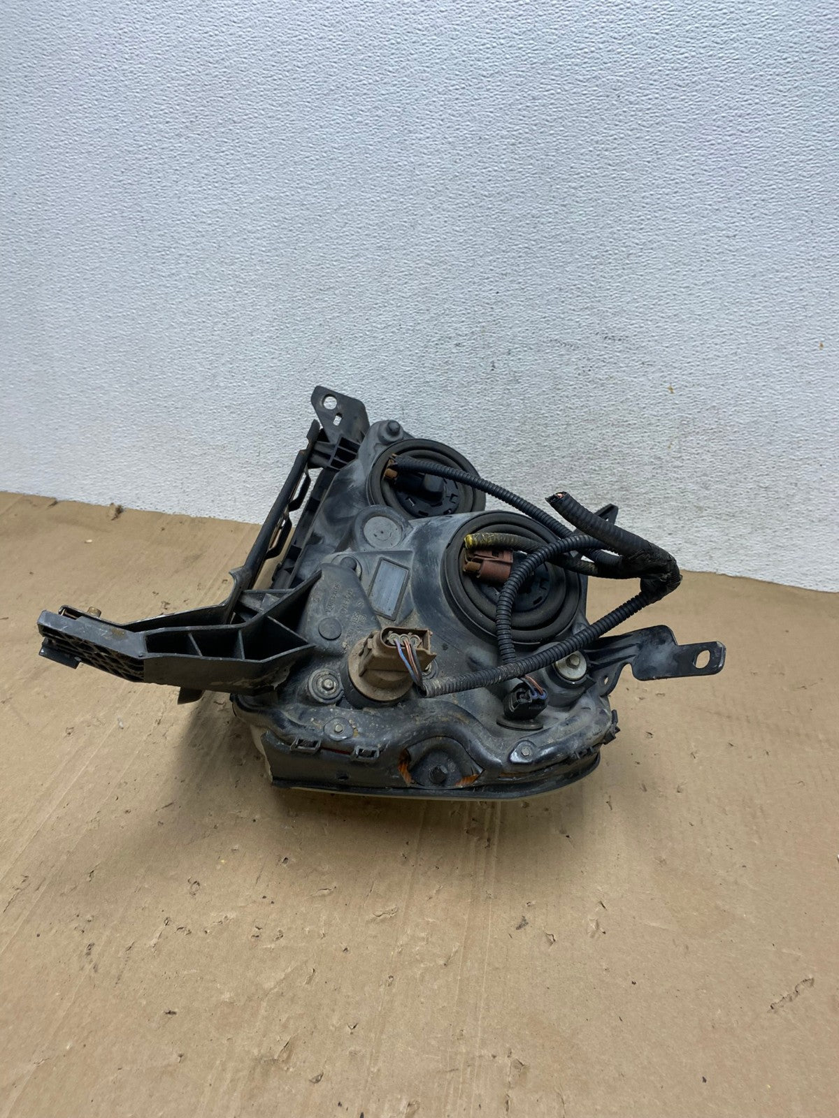 2005 to 2007 Ford Five Hundred Halogen Right Passenger Side Headlight AE9284 LK7