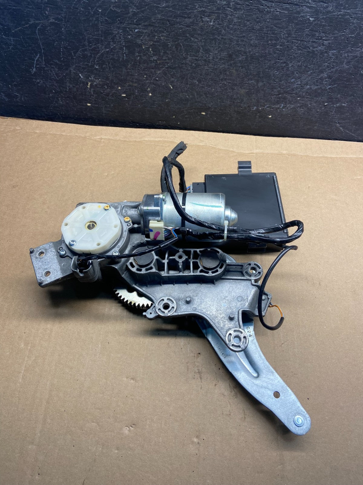 2009 to 2016 GMC Acadia Rear Trunk Liftgate Power Motor Actuator AF9242 DG0