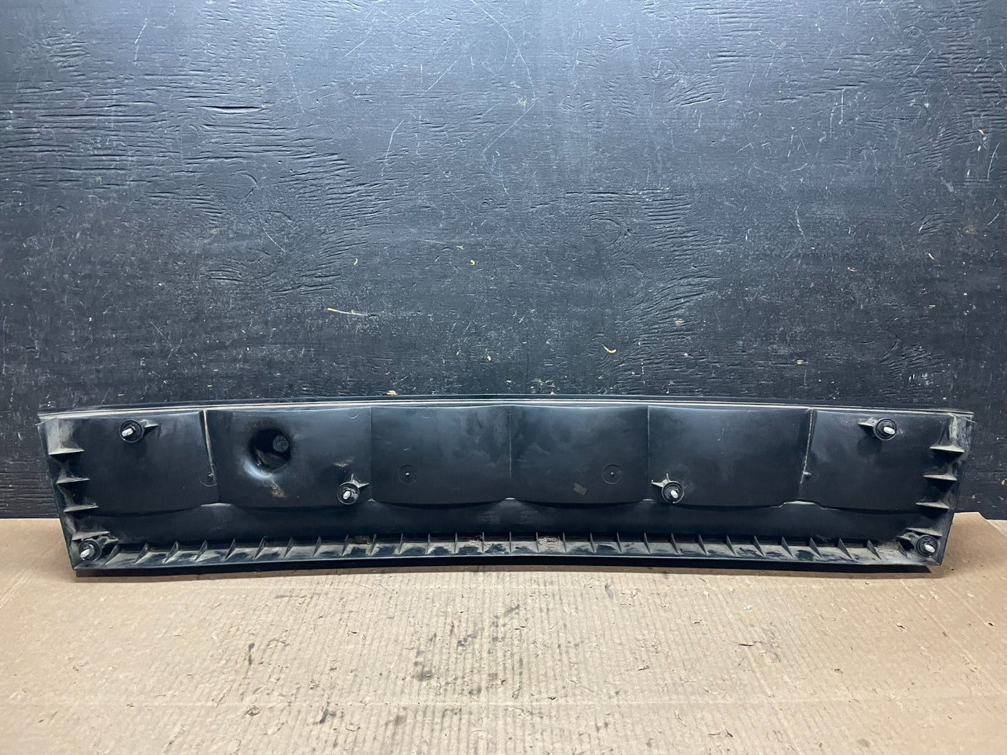 1993 to 1997 Chrysler Concorde Center Trunk Tail light Y1299 DG5