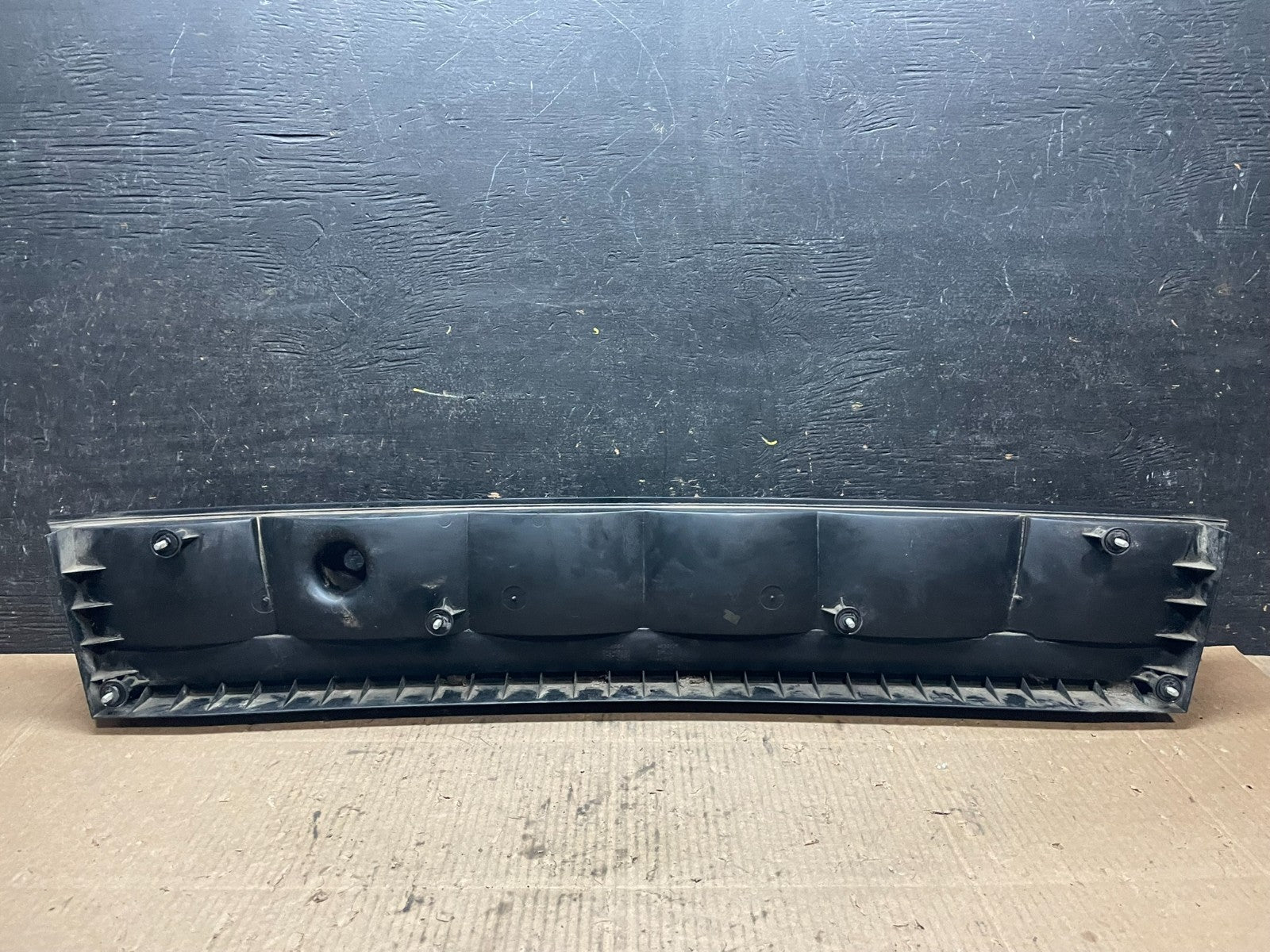1993 to 1997 Chrysler Concorde Center Trunk Tail light Y1299 DG5